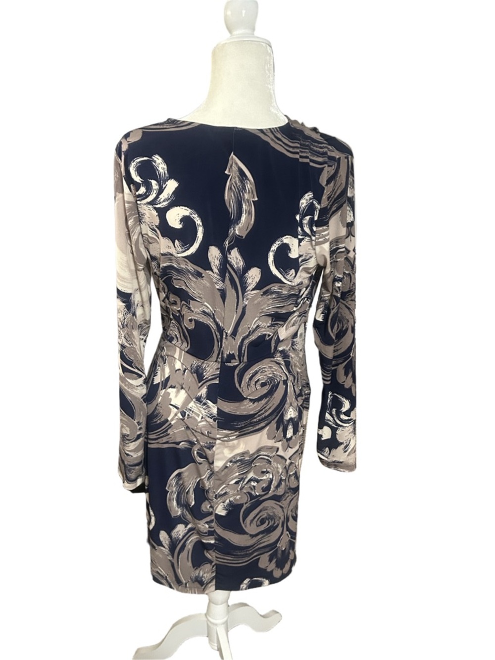 Jennifer Lopez Size Large
Abstract Print Wrap Dress Long Sleeve size large - Picture 2 of 9